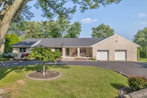 39 Mildred Ter, Clark, NJ 07066