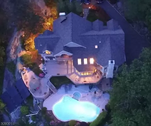 6 Summit Ter, Kinnelon, NJ 07405