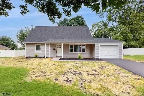 17 Tamarack Rd, Franklin Twp, NJ 08873