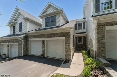 22 La Costa Dr, Annandale, NJ 08801