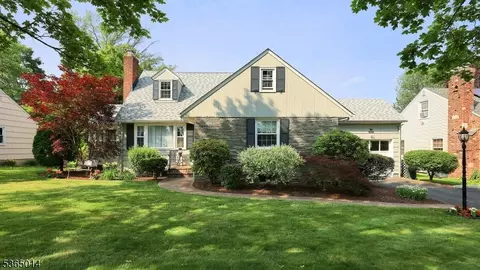 120 Meadowbrook Dr, North Plainfield, NJ 07062
