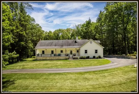 942 Stillwater Rd, Newton, NJ 07860