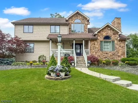 26 Knollwood Rd, Whippany, NJ 07981