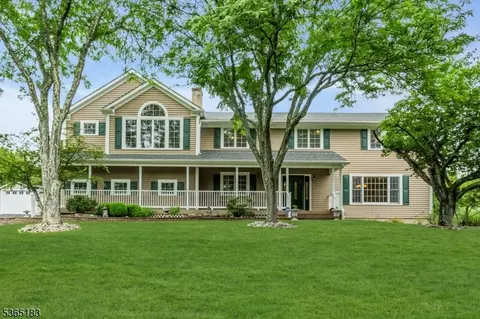 525 Glen Ridge Dr S, Bridgewater, NJ 08807