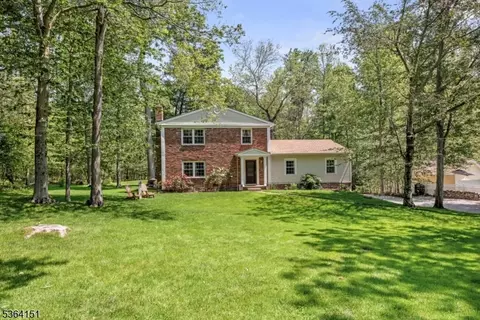 37 Dogwood Dr, Chester Twp, NJ 07930