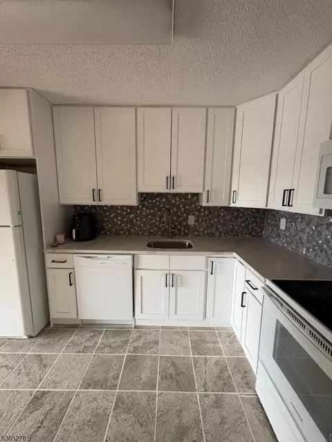 10 N Wood Ave #316, Linden, NJ 07036