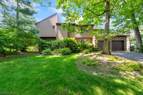 17 Theodore Dr, East Brunswick, NJ 08816