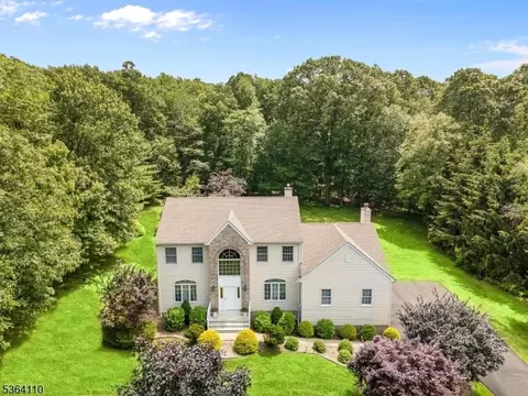7 Schoolhouse Ln, Flanders, NJ 07836
