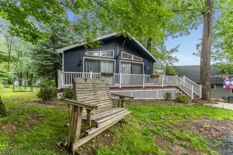 2 Deer Run Dr, High Bridge, NJ 08829