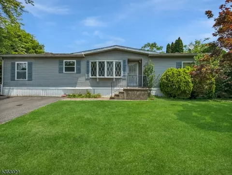 1 Rainbow Ter, Belvidere, NJ 07823