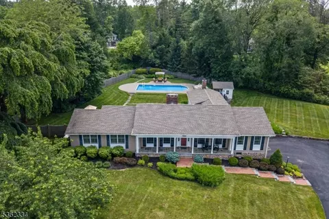 22 Hilltop Cir, Mendham Twp, NJ 07945