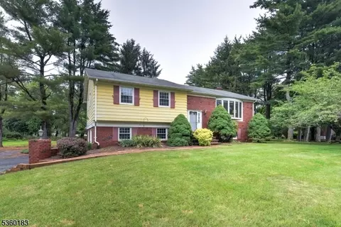 178 Tanglewood Dr, Somerville, NJ 08876