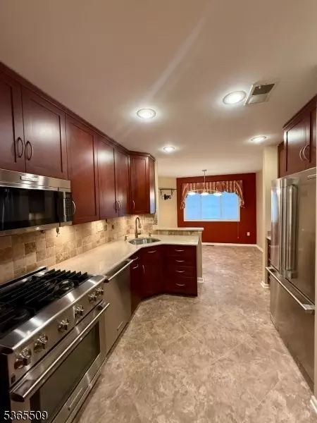 11 Coniston Ct, Wayne, NJ 07470 photo 4