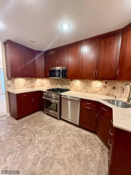 11 Coniston Ct, Wayne, NJ 07470 photo 5