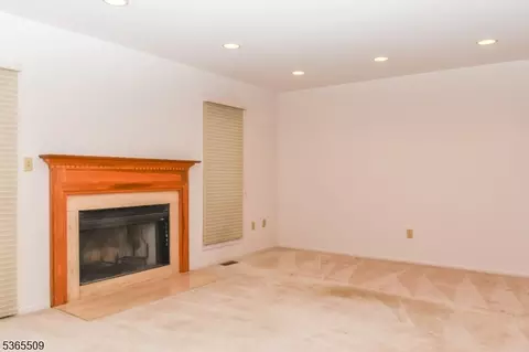 11 Coniston Ct, Wayne, NJ 07470 photo 9