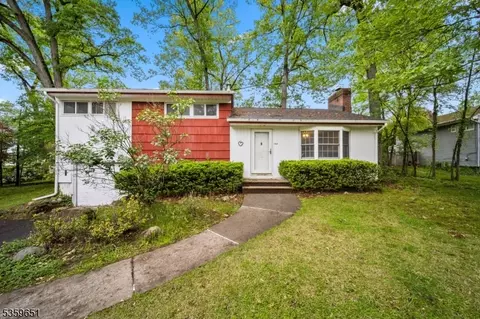 180 Busteed Dr, Midland Park, NJ 07432