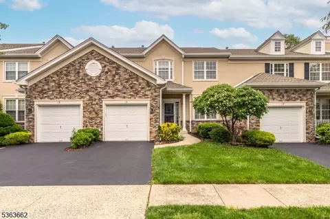15 Fernwood Ct, Whitehouse Station, NJ 08889