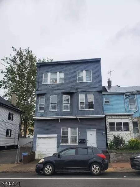 724 14th Ave #1, Paterson, NJ 07504