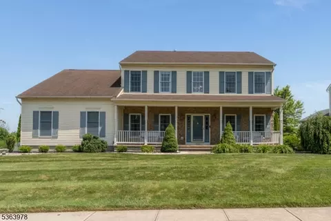 1611 Adams Dr, Stewartsville, NJ 08886