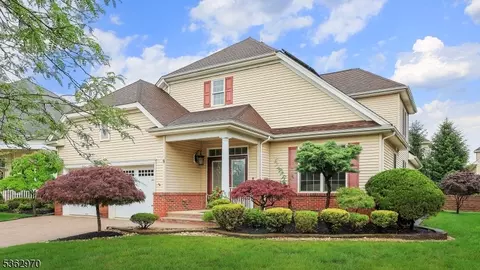 9 Independence Ct, Somerset, NJ 08873