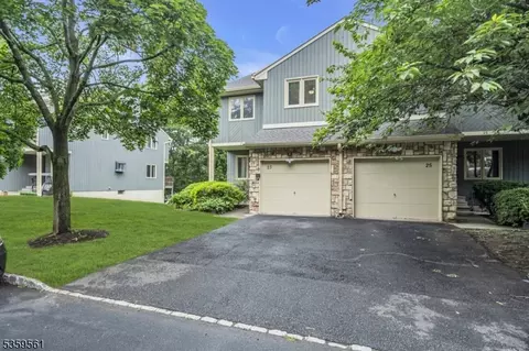 23 Bond St, Bridgewater, NJ 08807