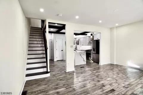 332 Undercliff Ave, Edgewater, NJ 07020 photo 4