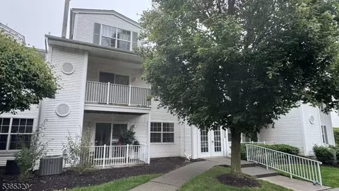 98 Crestview Ln, Mount Arlington, NJ 07856