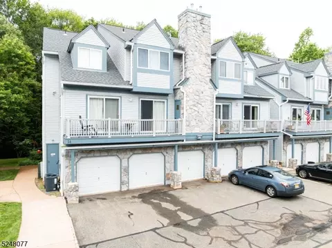 58 Garden Ct, Succasunna, NJ 07876