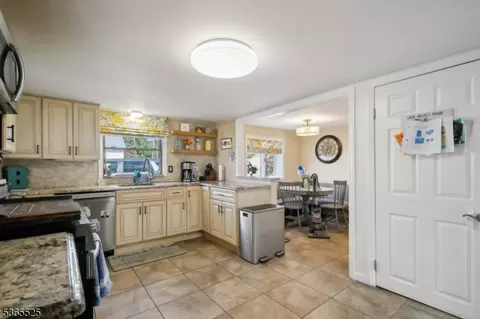 51 Greenbrook Rd, Middlesex, NJ 08846 photo 8
