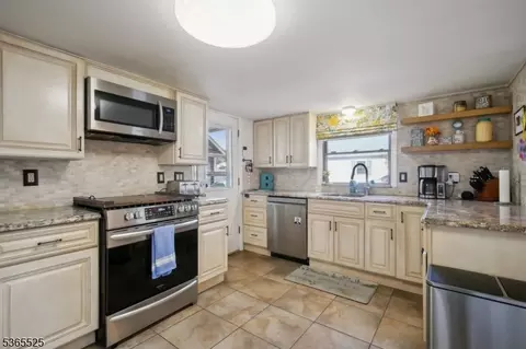 51 Greenbrook Rd, Middlesex, NJ 08846 photo 7