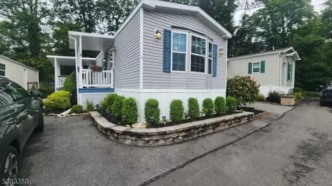 7 Makepeace Dr #7, Oak Ridge, NJ 07438