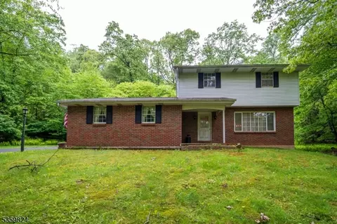 38 Summerfield Rd, Belvidere, NJ 07823