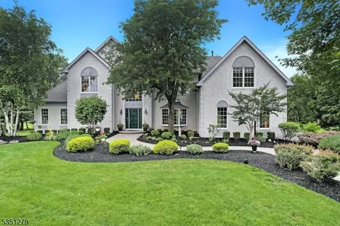 14 Canaday Ct, Belle Mead, NJ 08502