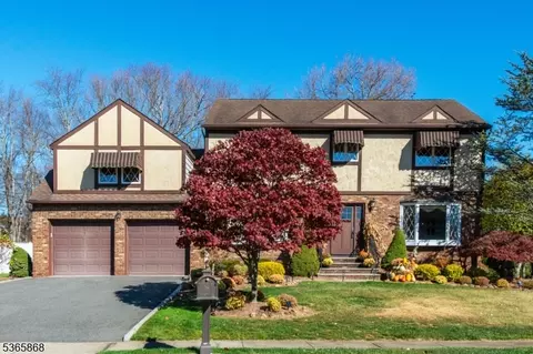 7 Winfield Ct, Fairfield, NJ 07004