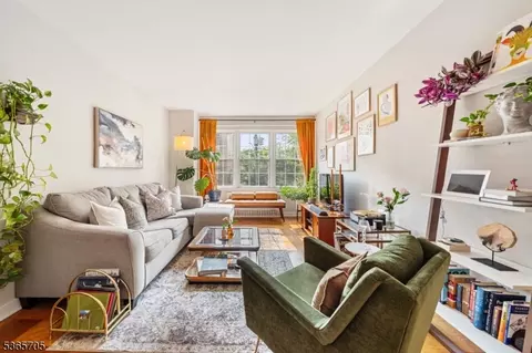 5 Roosevelt Pl #M2, Montclair, NJ 07042