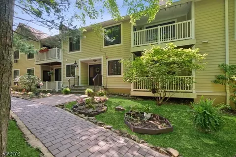 18 Foxwood Dr UNIT D, Morris Plains, NJ 07950