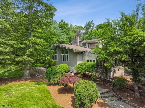11 Rising Ridge Rd, Upper Saddle River, NJ 07458