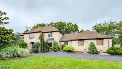 15 Michael Ln, Scotch Plains, NJ 07076