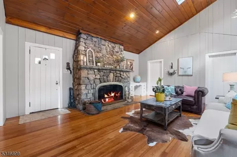 60 W Shore Dr, Bloomingdale Boro, NJ 07420 photo 10