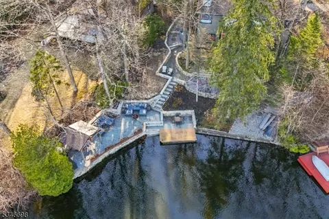 60 W Shore Dr, Bloomingdale Boro, NJ 07420 photo 46