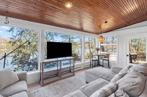 60 W Shore Dr, Bloomingdale Boro, NJ 07420 photo 15
