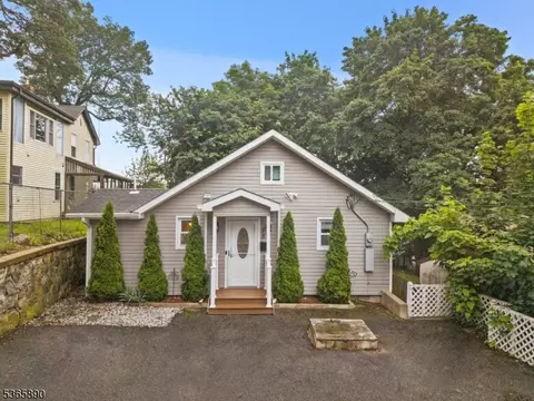 18 Lee Ave, Lake Hopatcong, NJ 07849