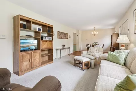 515 Salem St, Paramus, NJ 07652 photo 4