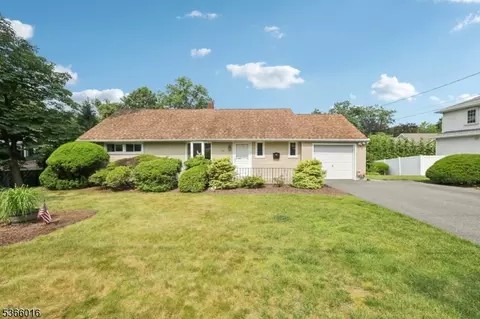 515 Salem St, Paramus, NJ 07652