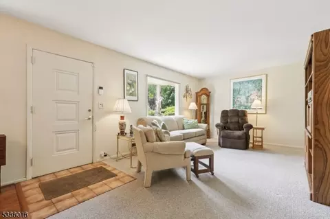 515 Salem St, Paramus, NJ 07652 photo 2