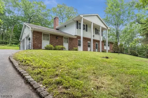 1052 Tall Oaks Dr, Bridgewater, NJ 08807
