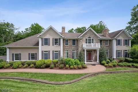 7 Sycamore Dr, Chatham Twp, NJ 07928