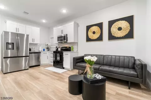 36 Kent St, Newark, NJ 07108