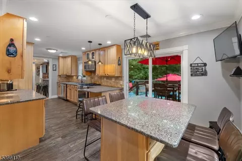 19 Elm St, Haskell, NJ 07420