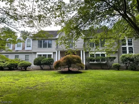 34 Old Farmstead Rd, Chester Twp, NJ 07930